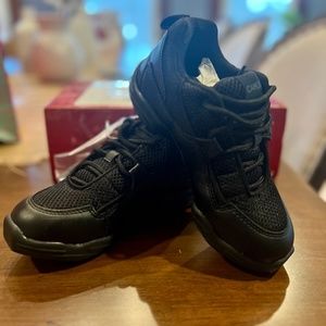 CapeZio black dance sneakers size 4